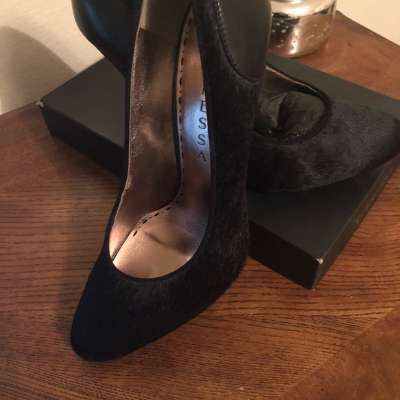 Caressa Women’s Taylor Platform Pump, Black Pony - Picture 2 of 5